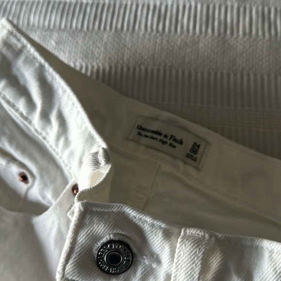 White A&F Mom Shorts - Picture 4 of 5